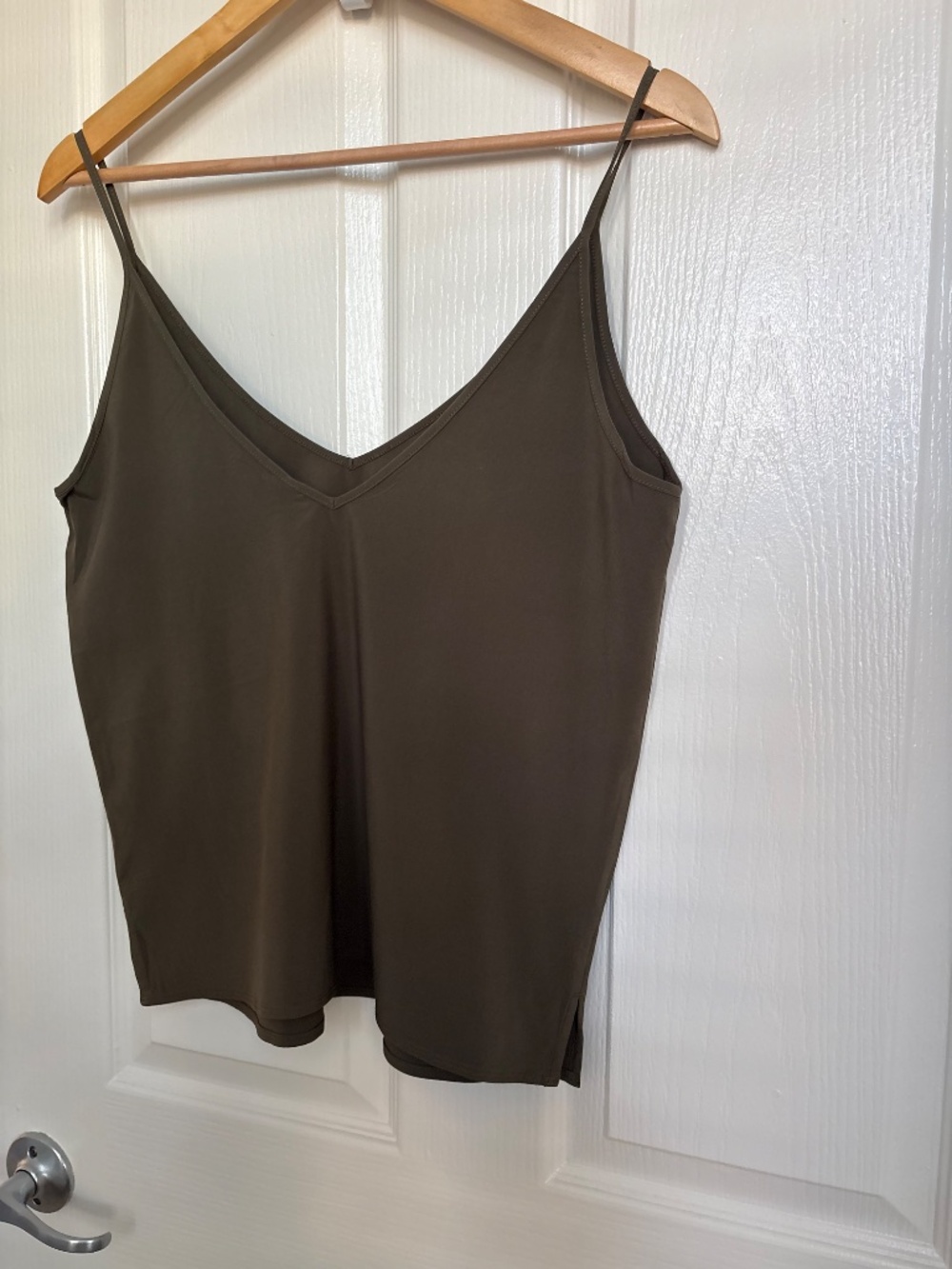 Vuori Villa Cami V-Neck Performance Stretch Tank Top Size XS NWOT - Picture 3 of 11